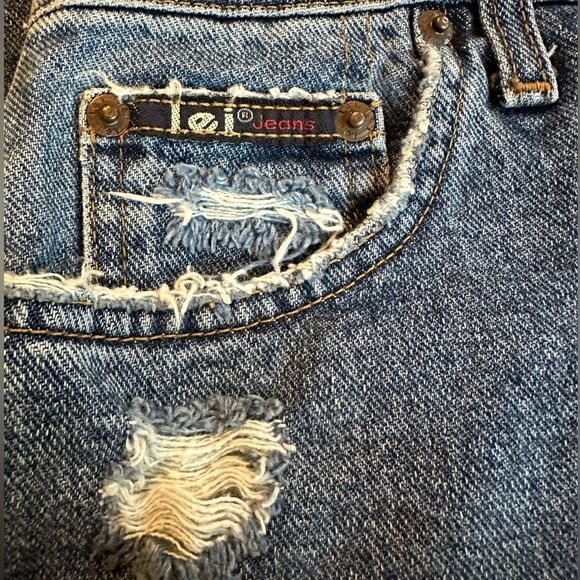 Y2K LEI Distressed Denim Mini Skirt Juniors Size 5 Blue Raw Hem Low Rise Vintage - Picture 3 of 9